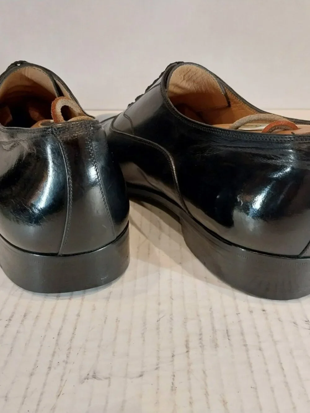 SALVATORE FERRAGAMO men's (SAVE $800) size 8.5 2E black Oxford.